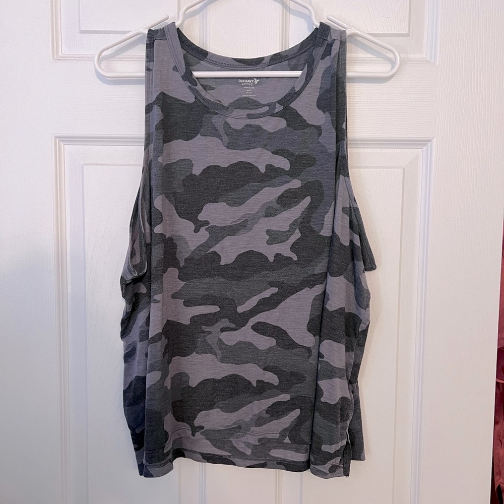 Camo tank